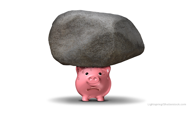 big rock on top of piggy bank | © Lightspring - Shutterstock.com